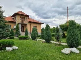 CASA M&R Baia de Fier