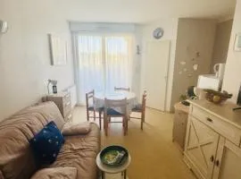 Quiet apartment with marina view