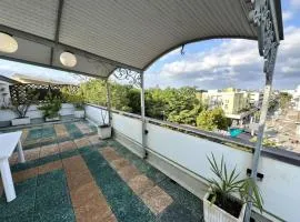 Central attic with large furnished terrace