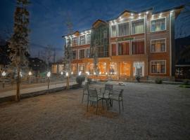 Palette Hotel Regency Valley View Pahalgam, hotell i Batakūt