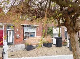 Cozy home Sint Philipsland with 2 bathrooms for business trips