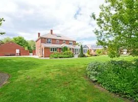 Willow House with Parking