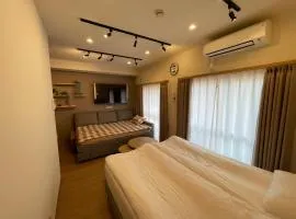 Kiyoka Okubo Premium Urban Work Stay 1 Min to Okubo Station 2 Min to Shin Okubo Hot Tub Full Kitchen Washer Gas Dryer South Facing Balcony Elevator Fast WiFi 4 Star Hotel Comfort Near Shinjuku