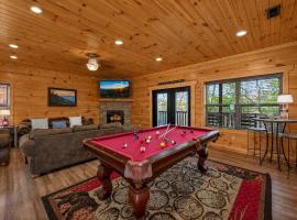 Gatlinburg Cabin - Sleeps 12, Indoor Pool, Hot Tub, Arcade, LeConte Mount Views, Hotel in Gatlinburg