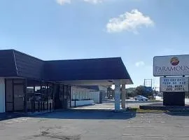 Paramount Lakeside Inn & Suites