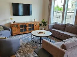 Stylish Saratoga Townhouse