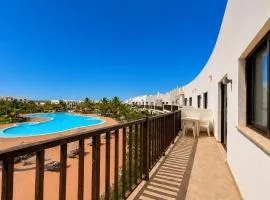 Apartamento T2 Moderno com Varandas em Santa Maria