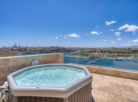 Valletta view with Mspa Jacuzzi on terrace & Seaview Penthouse