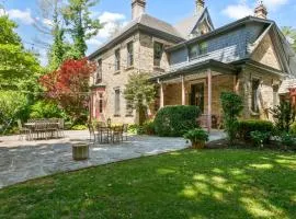 Carriage House and Studio on Historic Inn Property