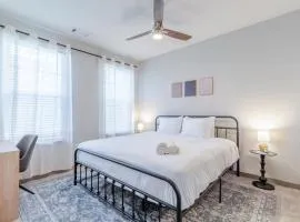 Super Central 1BD Workers Paradise