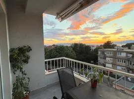 Heart of Town Beach Apartment