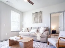 Stylish, Comfortable 2BD Abode near DT Matthews