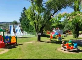 Mobil-Home en pleine campagne avec piscine
