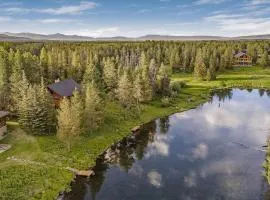 Buffalo Bliss - 18 Guests, Magical Riverfront Cabin, Peaceful, Fire Pit