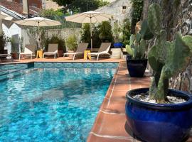 Logis Hôtel Restaurant Grand Hôtel de Lyon, ξενοδοχείο σε Vals-les-Bains