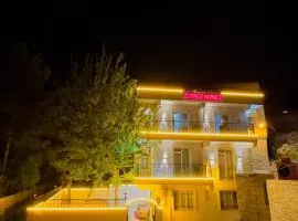 ZÜMRÜT KONAĞı