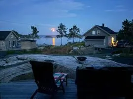 Seaside Escape - 10 Min to Ocean