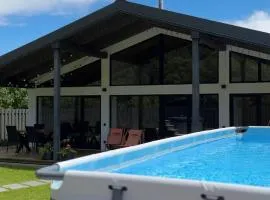 Boiko house - котеджі з чаном-джакузі та басейном