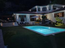 VILLA ROMA Resort, hotell sihtkohas Vallecrosia