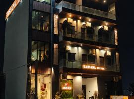 Vrindāvan में, होटल Barsana Suites
