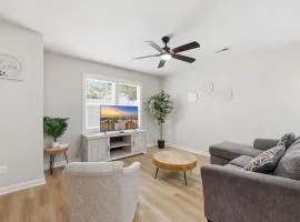 Seabreeze Retreat Modern Home Walk to Beach