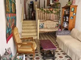 Maison d artiste avec terrasse ensoleillée et charme du sud