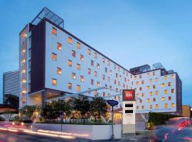 ibis Bangkok Sathorn, отель в Бангкоке