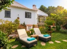 Villa Paradise Private pool and garden in a natural park for 9