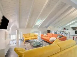 Loft & Jacuzzi - Happy Rentals
