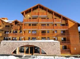 Risoul T2 5 pers Piscine et sauna Skis aux pieds