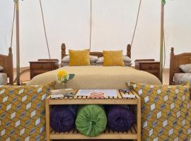 Hendre Glamping Retreat, The Rabbit Warren, hotel a Clydey