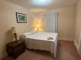 Amazing 5 Bedrooms Deal up to 10 Guests, hotel a Willmar