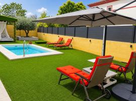 Casa Andaluza con piscina y jardín privado en Gelves a 15 minutos del centro de Sevilla, viešbutis mieste Gelves