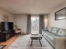 Cozy Creekside Retreat -2BR Near Airport
