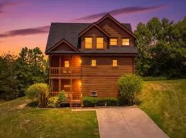 Pinewood Lodge by Beyond Expectations w Hot Tub
