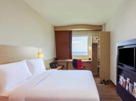 Ibis Manado City Center Boulevard, hótel í Manado