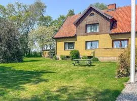 4 Bedroom Beautiful Home In Glemmingebro