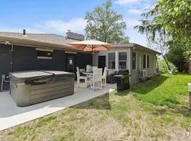 Port Clinton Retreat with Hot Tub & Fire Pit
