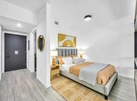 Modern Luxury Miami Apartment with Pool & Gym