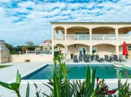 Apartment Holiday House Diana