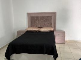 Deluxe noir Loft cerca de parque fundidora, hotelli kohteessa Monterrey