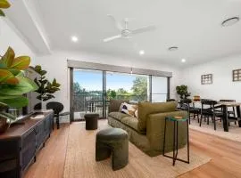 Stylish Clontarf Townhouse & Parking