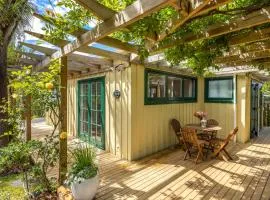 Wisteria Cottage - A Hidden Oneroa Escape