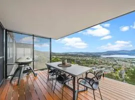 Rosetta Vista Architectural Haven with River Views
