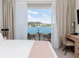 Hotel M