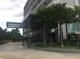 Chaisaeng Villa, hotel em Sing Buri