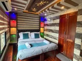Skylark houseboats