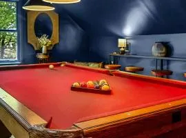 Whispering Fern Retreat - 4-Acre Luxury Escape, Fire Pit