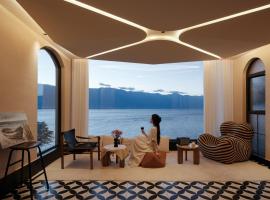 Dali Azure Hillside Boutique Resort- Wenbi Village - Gourmet Dining & Cocktail Lounge & Complimentary Airport Pick-up for 2 Nights, ξενοδοχείο σε Dali