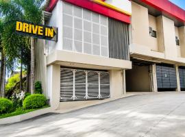 Huddle Room Drive Inn Motel，安吉利斯的飯店